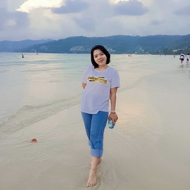 หาดทรายขาว น้ำทะเลใสๆ ที่หาดป่าตอง🌊