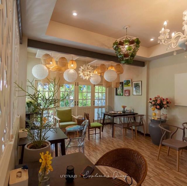 คาเฟ่สไตล์โคซี่ เปลี่ยนบ้านมาเป็นคาเฟ่