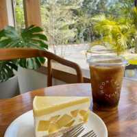 Moon cafe คาเฟ่สวย สไตล์มินิมอล