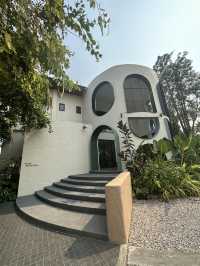 233 Poshtel คาเฟ่ บาร์ และที่พัก