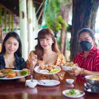 หนีแมวมา ริมทะเลซีฟู๊ดแอนด์รีสอร์ท จ.ตราด 🦀