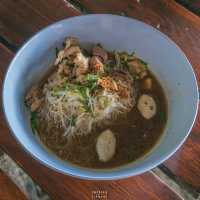 ก๋วยเตี๋ยวปากหม้อเจ้าดังใกล้กับวัดหลวงพ่อโสธร