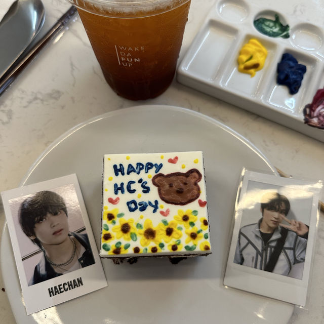 วาดหน้าเค้ก ออกแบบศิลปะเองที่ FUN CAFE! BANGKOK🎨