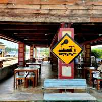 สุธาคาเฟ่ ☕️ คาเฟ่สุดทางรถไฟสายแม่กลอง - บ้านแหลม 🛤