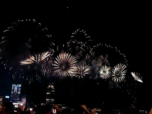 國慶煙花🎆31888枚煙花維港上空綻放 