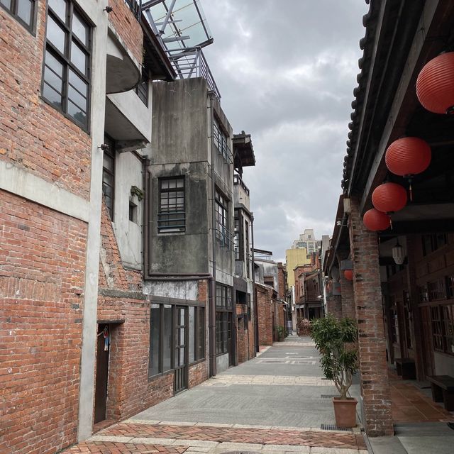 เดินชมย่านประวัติศาสตร์เมืองเก่า Bopiliao 🏚️