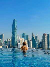도심 한 가운데서 인피니티 풀 즐기기👙💦