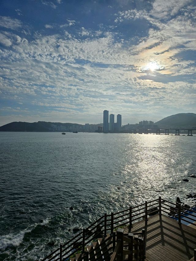 靠近海邊的小村落，白淺灘文化村，釜山