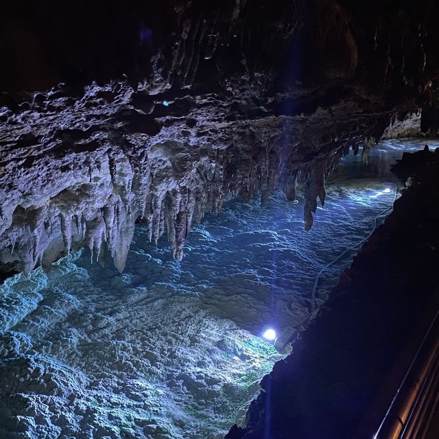 沖縄本島「玉泉洞」地底の絶景！幻想的な空間