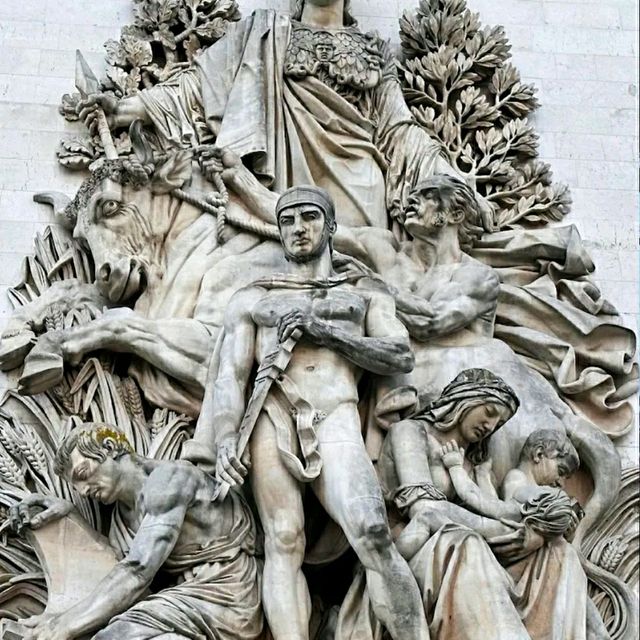 STUNNING MONUMENT IN PARIS!