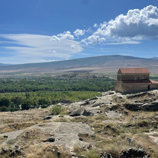 【ジョージア🇬🇪/月面のような岩でできた街の遺跡】