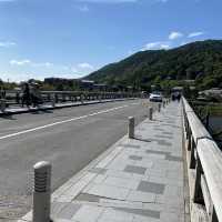 嵐山観光スポット！夏の渡月橋から見る桂川は太陽が川に反射してキラキラしていた