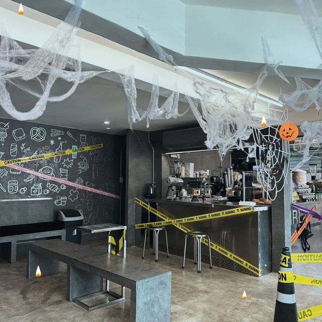 🧙‍♂IRL Coffee Bar คาเฟ่สุดเท่ห์ธีมฮาโลวีน