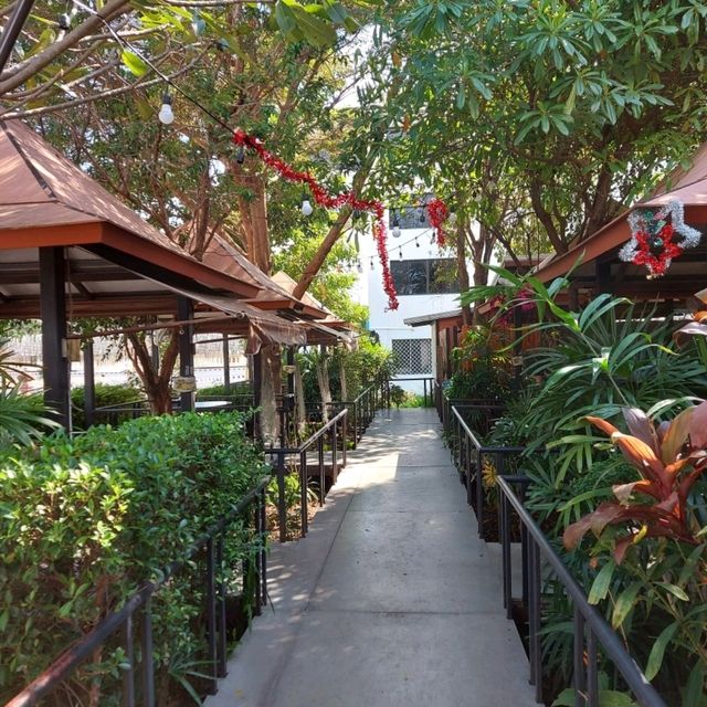 ตำกระเทย ร้านส้มตำสุดแซ่บในเมืองบุรีรัมย์