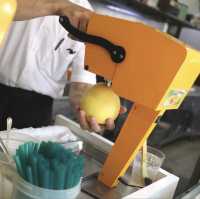 น้ำส้มคั้นสดจากลูก ร้าน まるごと果汁店 จ.มิเอะ