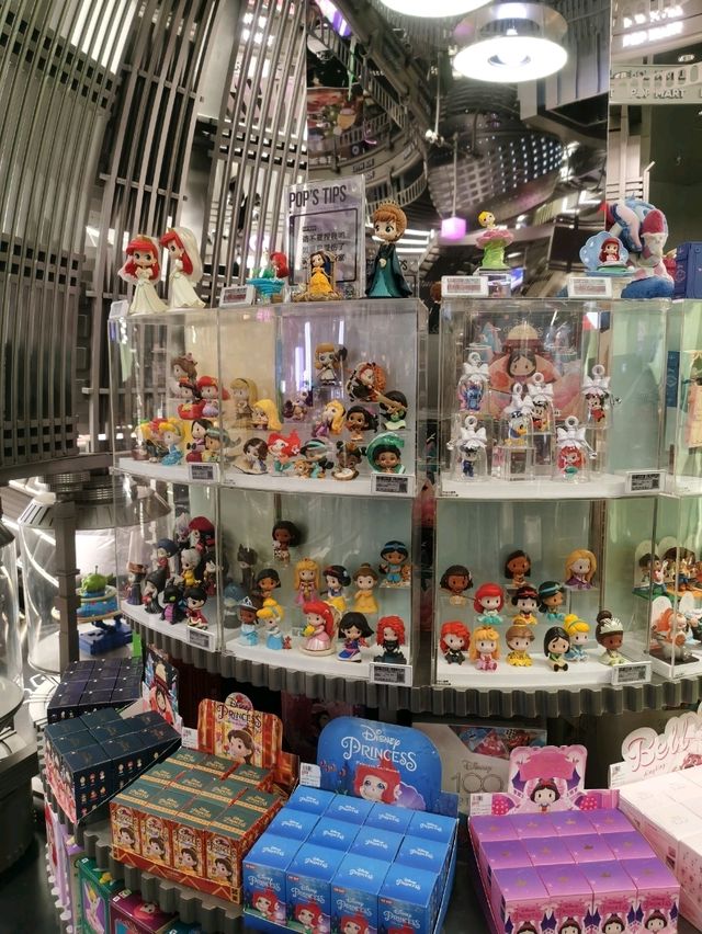 來上海不能錯過的POPMART旗艦店
