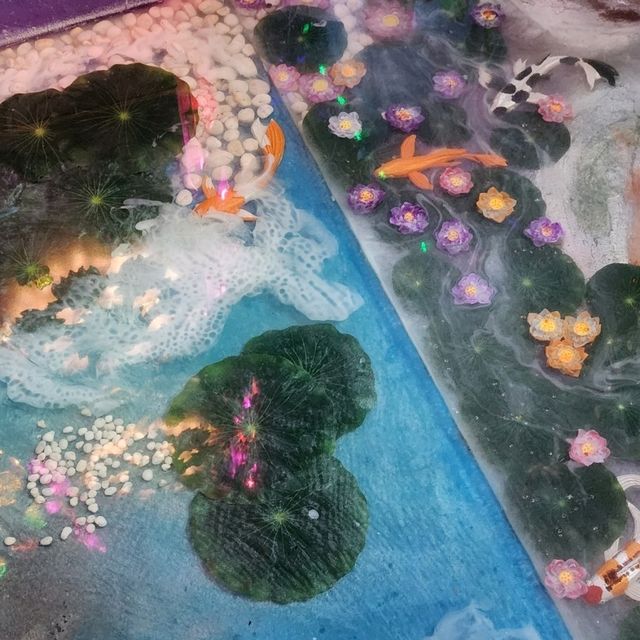 วัดโบสถ์สีม่วง สวยเกินห้ามใจ !