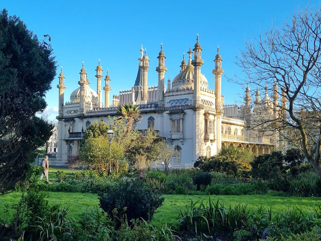 Unveiling the Grandeur: Exploring the Royal Pavilion in Brighton 🇬🇧 , a Regal Delight! 👑✨