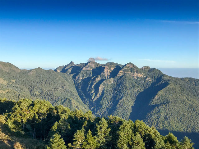 台灣桃山日出雲海