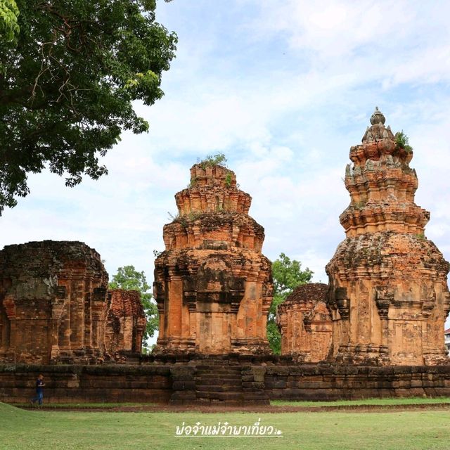 ปราสาทศีขรภูมิ งามสง่า เสน่ห์ศิลปะขอมโบราณ
