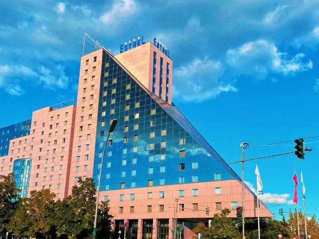 🎶 Stay at Estrel Berlin
