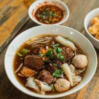 🍜ก๋วยเตี๋ยวเนื้อทอง สถานีรสแซ่บ