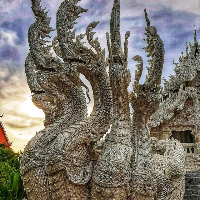 วัดศรีชุม สักการะพระเจ้าทันใจ 