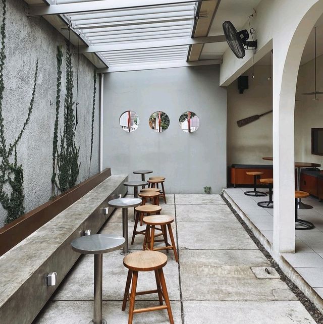 TONES COFFEE | COOL COFFEE SHOP WITH A LISTENING SPACE