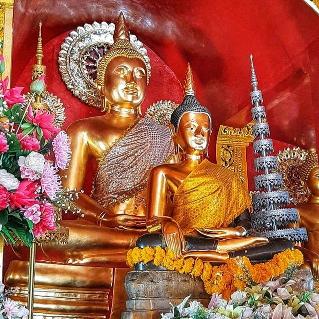 สักการะพระเจ้าสองสี ที่วัดมุงเมือง