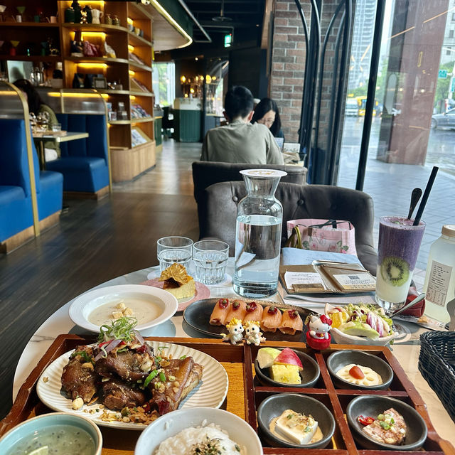 颱風天的美食（布納咖啡館）椒鹽豬腳.非吃不可餐廳