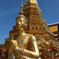 Step into History: The Grand Palace of Bangkok’s Charm and Beauty