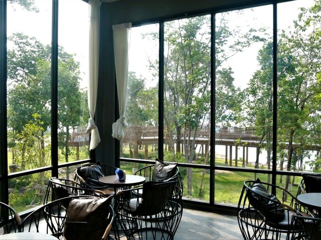 ชมเขื่อนสิรินธร ดูโรงไฟฟ้าพลังงานแสงอาทิตย์