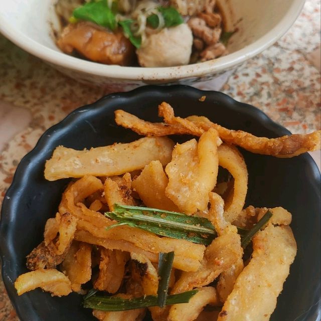 ก๋วยเตี๋ยวเรือบัตรคิว แห่งเมืองทองธานี