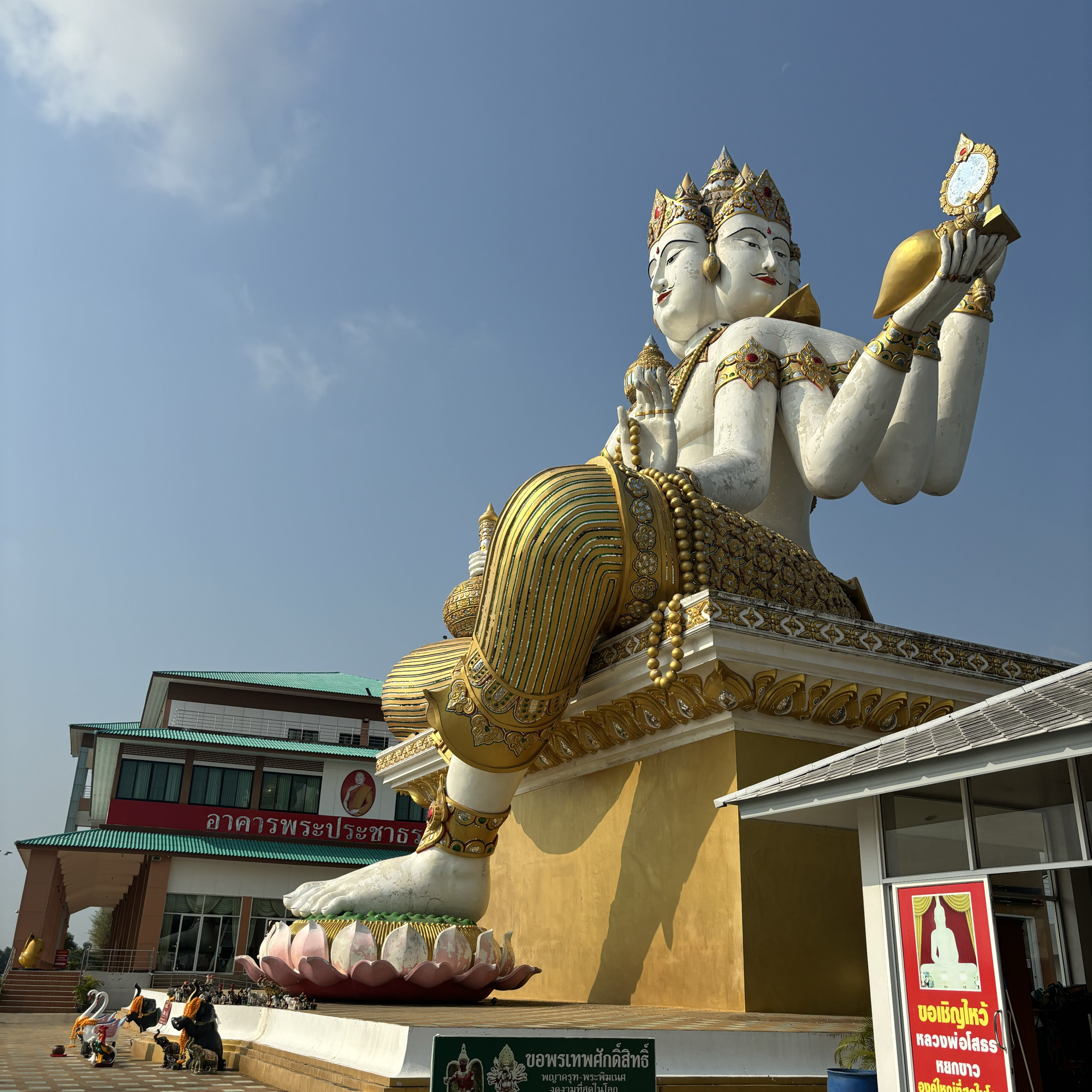 タイ・チャチュンサオ県の有名寺院「ワット・サマーン・ラッタナーラーム 最新】ワット サマーン ラッタナーラーム - チケット、営業時間