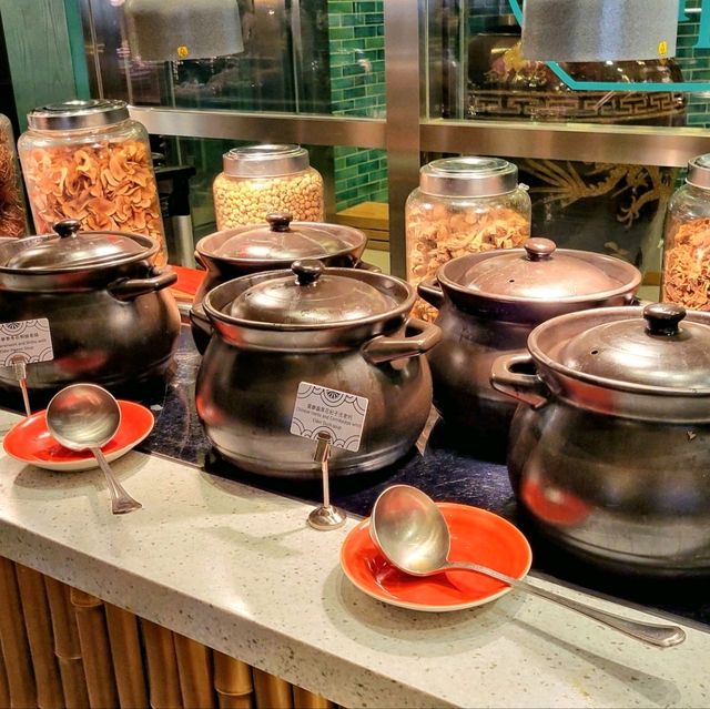 「澳門上葡京酒店自助山，食物種類超豐富超大間」