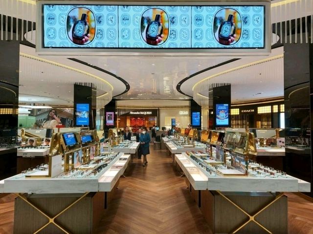 ช้อปปิ้ง duty free หลากหลายแบรนด์ดัง