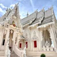 วัดแม่ตาว อุโบสถสีขาวพุทธศิลป์แห่งความงดงาม