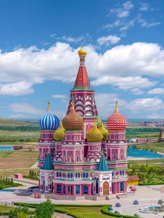 Matryoshka Square: A 'Big World' Adventure for Little Dolls