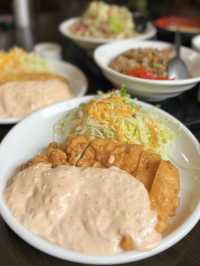 【福岡グルメ】迫力のボリューム！ご飯のサイズも選べるよ🍚