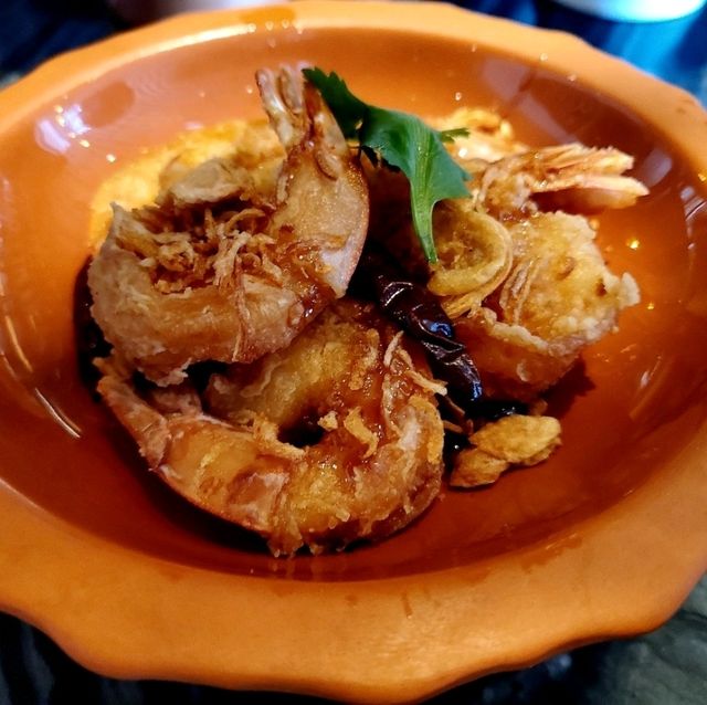 กุ้งแม่น้ำเผาจากอยุธยา บรรยากาศโรงแรม 5 ดาว 
