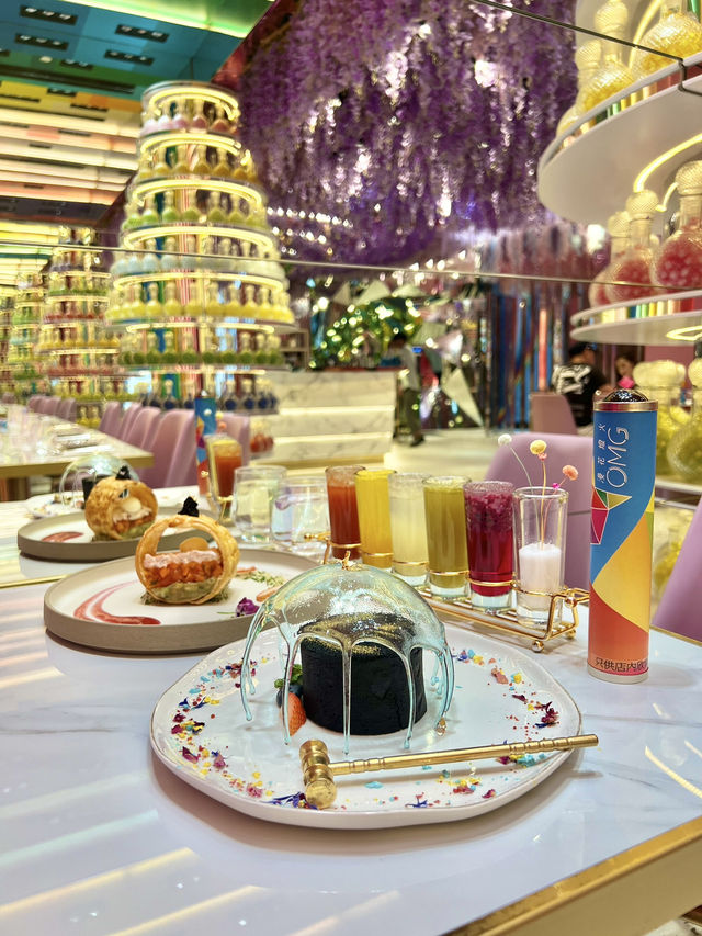 香港にあるカラフルなカフェ🌈