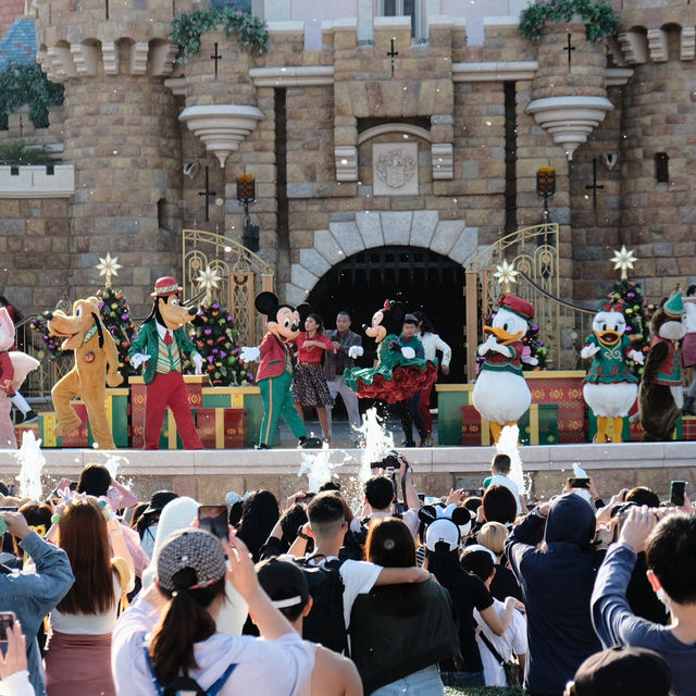 Mickey and Friends Christmastime Ball