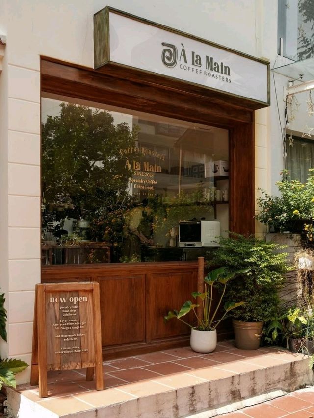 A La Main Coffee Roasters