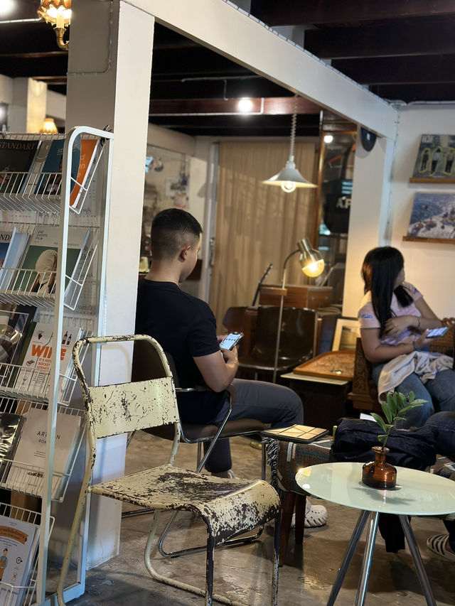 Cafe.small Talk | คาเฟ่ลับลพบุรี