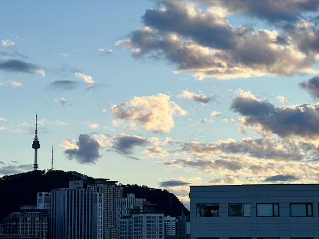 Secret local spot to watch sunset nearby Dongdaemun Design Plaza 