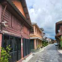 ที่นี่ "ถนนยมจินดา" เมืองเก่าระยอง 