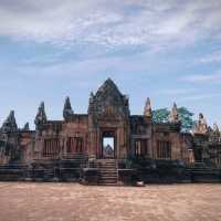 2สถานที่ท่องเที่ยวปราสาทเมืองต่ำ-ปราสาทเขาพนมรุ่ง