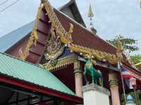 ไหว้พระเสริมสิริมงคลในวันลอยกระทง