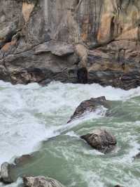 I Solo-ed hiked the Tiger Leaping Gorge Hike in China