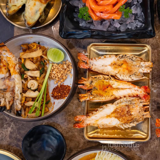 บุฟเฟ่นานาชาติที่มีของทานเยอะมาก อร่อยฟินเลย